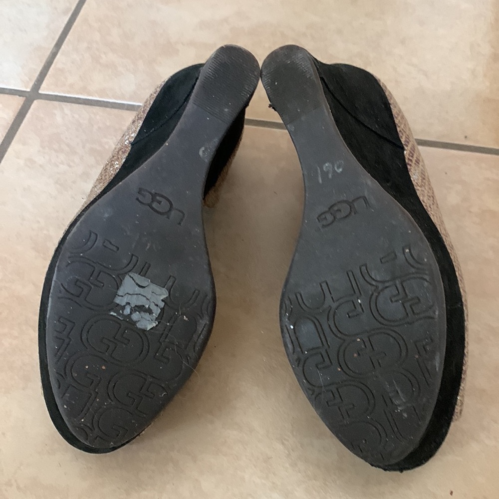 UGG - Picture 4 of 4